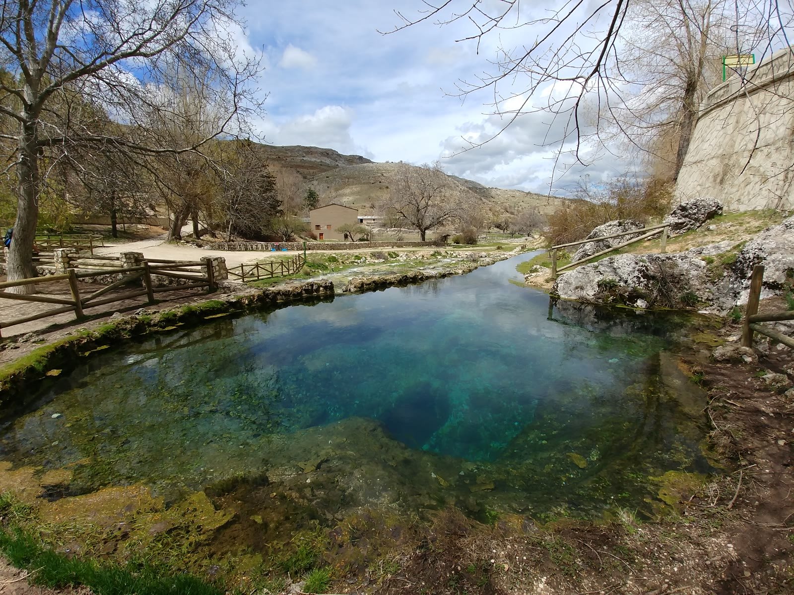 Nacimiento del Río Segura en Fuente Segura, Pontones